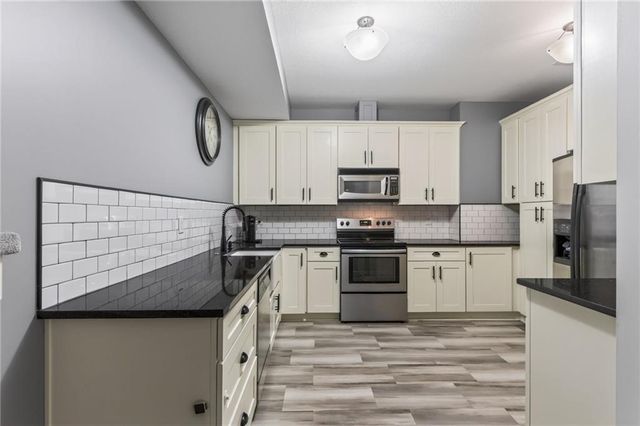 2529 SW Kristin Drive, Lee's Summit, MO 64082
