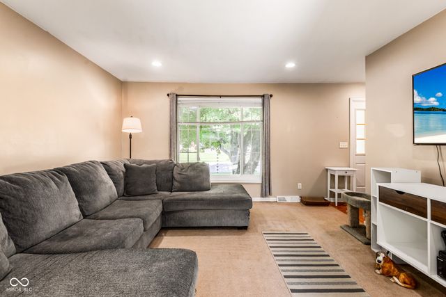 1921 Lockerbie Drive, Columbus, IN 47203