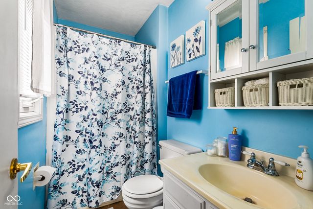 1921 Lockerbie Drive, Columbus, IN 47203