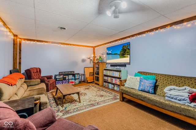 1921 Lockerbie Drive, Columbus, IN 47203