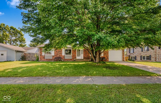 1921 Lockerbie Drive, Columbus, IN 47203