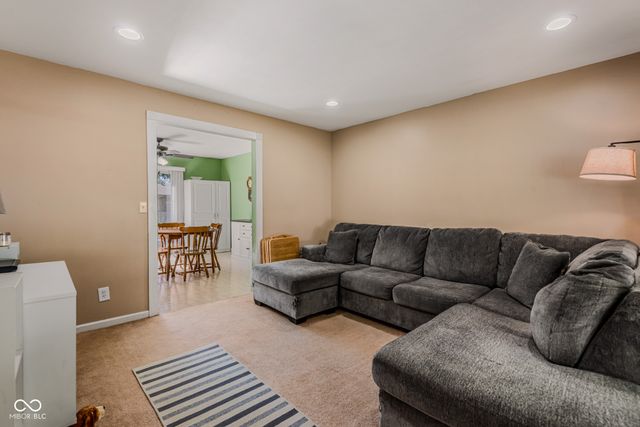 1921 Lockerbie Drive, Columbus, IN 47203