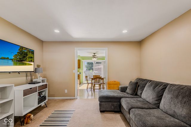 1921 Lockerbie Drive, Columbus, IN 47203