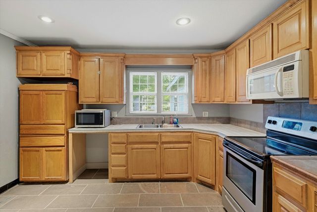 2912 W Morton Street, Denison, TX 75020