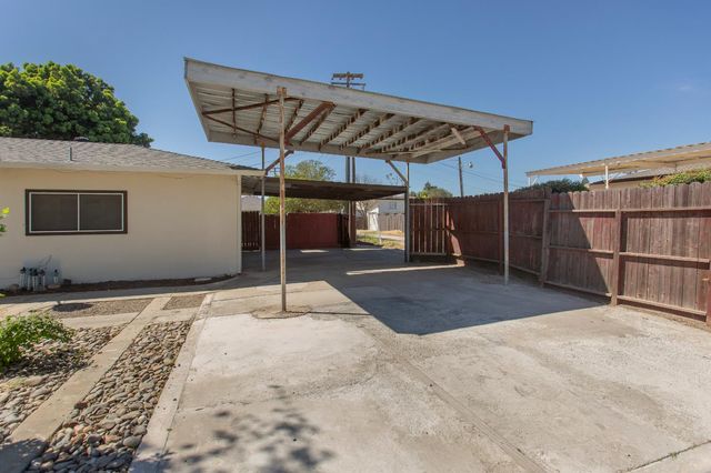 1709 Brenda Way, Turlock, CA 95382