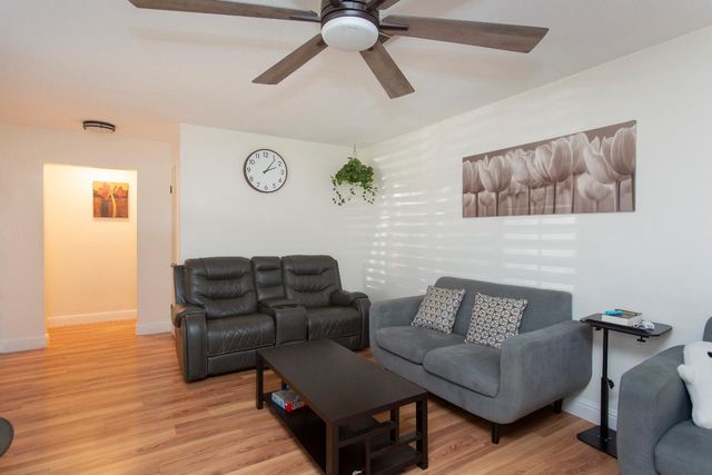 1709 Brenda Way, Turlock, CA 95382