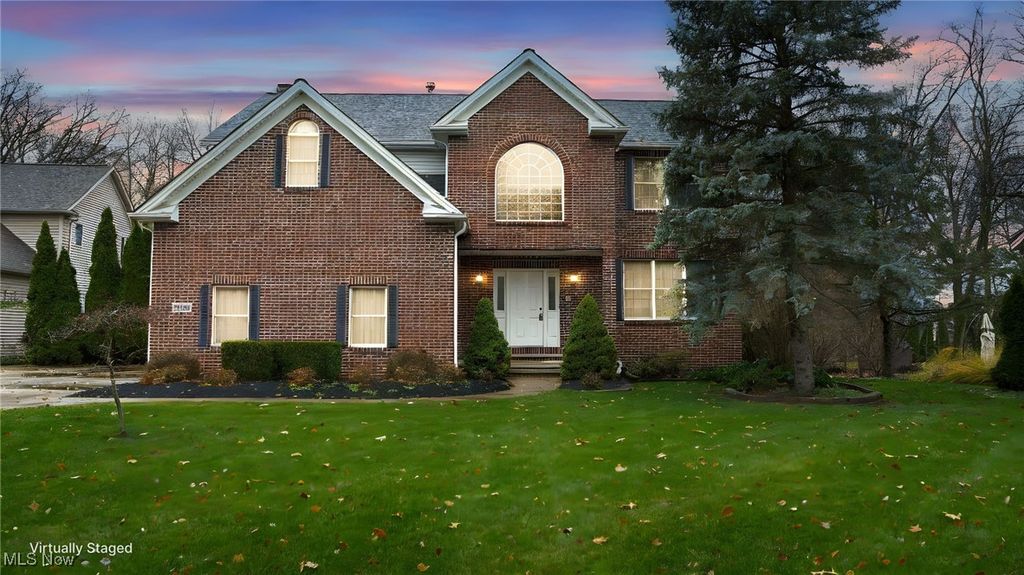 16096 Heatherwood Court, Strongsville, OH 44149