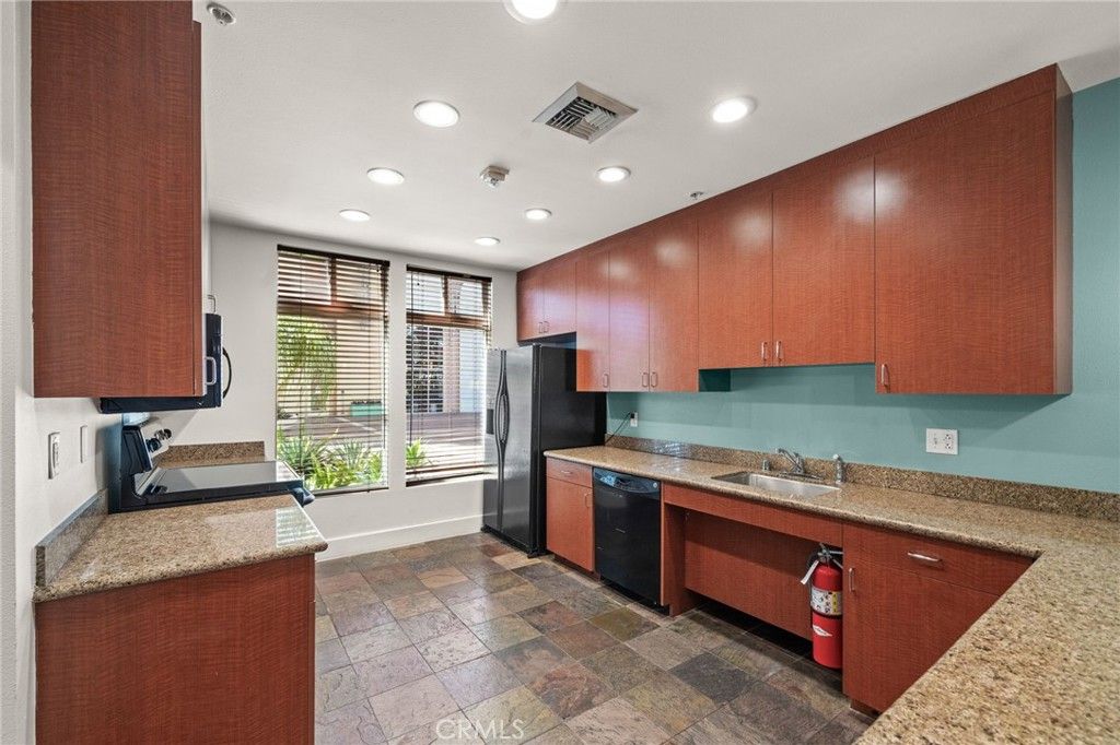 Image 28 of property listing at 488 E Ocean Boulevard 717, Long Beach, CA 90802