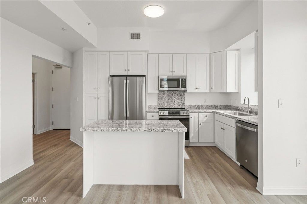 Image 8 of property listing at 488 E Ocean Boulevard 717, Long Beach, CA 90802