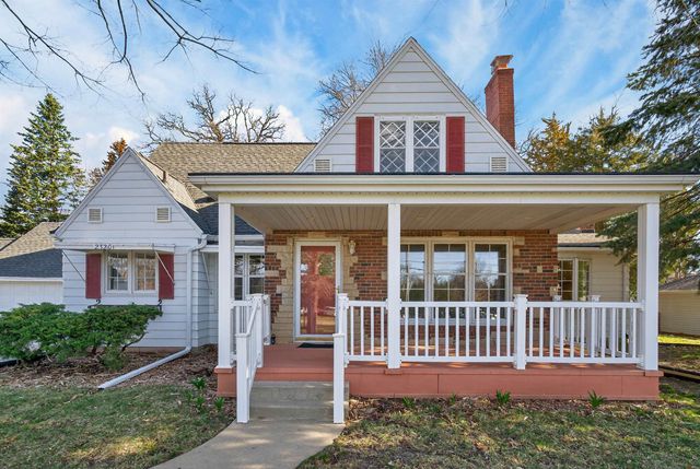 2320 Rainbow Drive, Cedar Falls, IA 50613