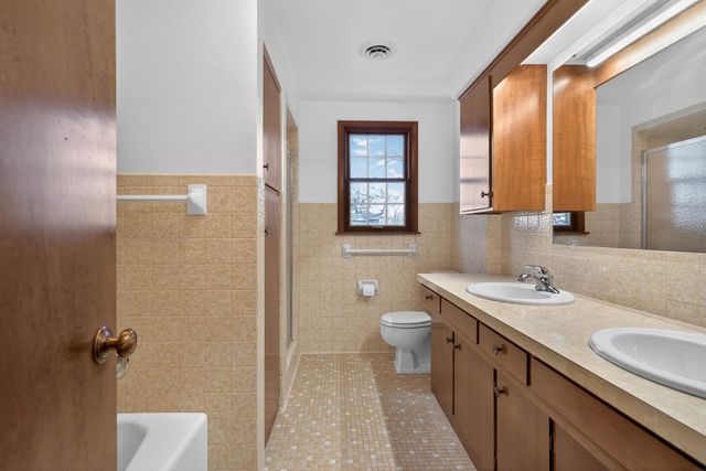 2320 Rainbow Drive, Cedar Falls, IA 50613