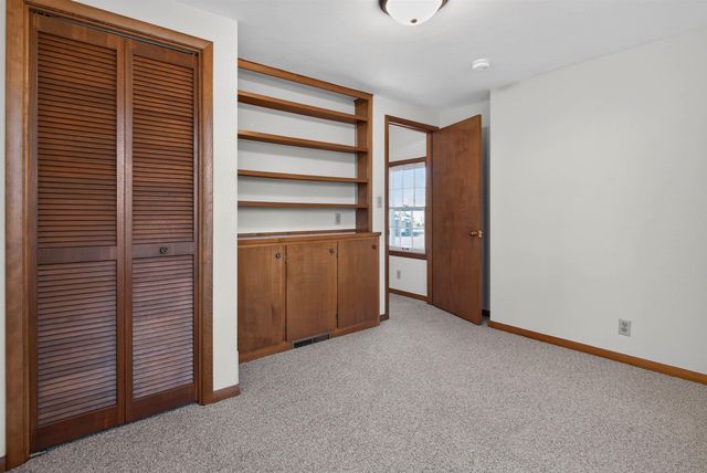 2320 Rainbow Drive, Cedar Falls, IA 50613