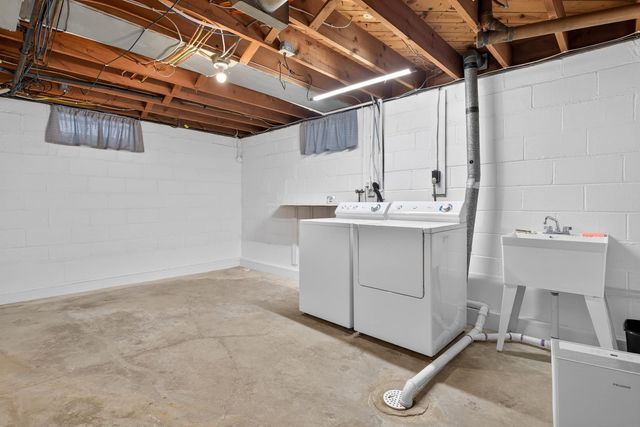 2320 Rainbow Drive, Cedar Falls, IA 50613