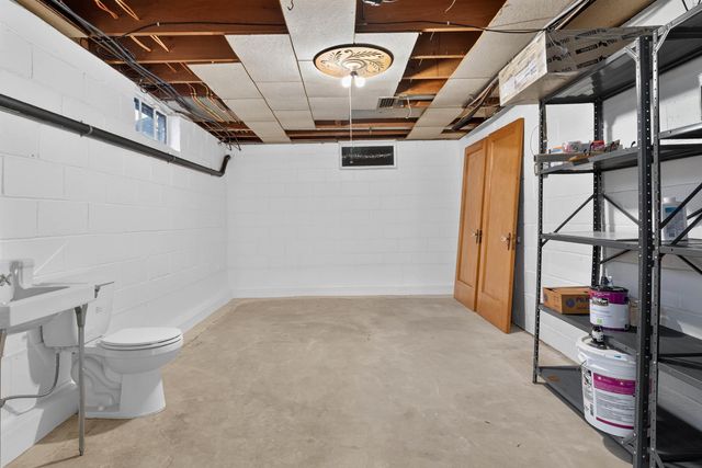 2320 Rainbow Drive, Cedar Falls, IA 50613