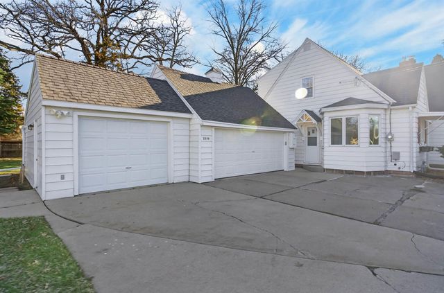 2320 Rainbow Drive, Cedar Falls, IA 50613