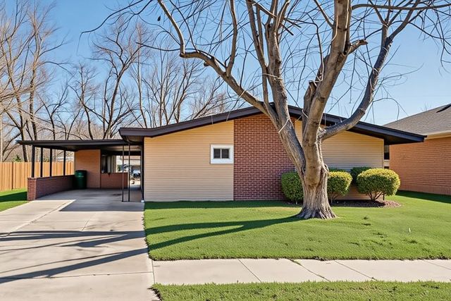 302 Meadow Drive, Gainesville, TX 76240