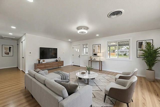 302 Meadow Drive, Gainesville, TX 76240