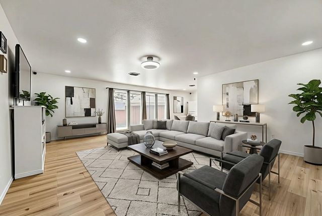 302 Meadow Drive, Gainesville, TX 76240