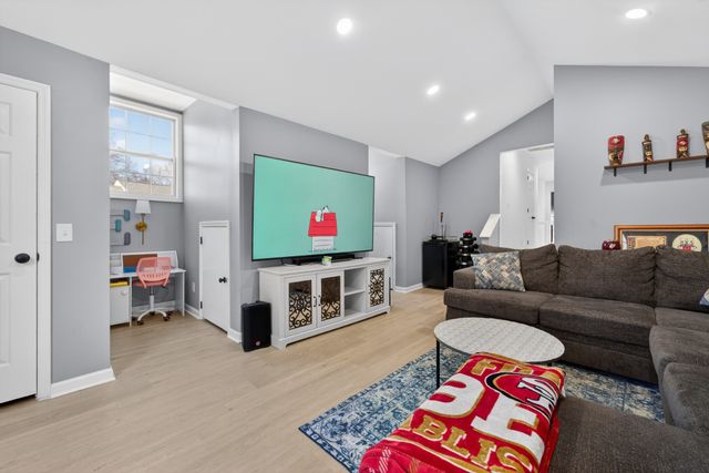 813 Chandler Grv, Hermitage, TN 37076