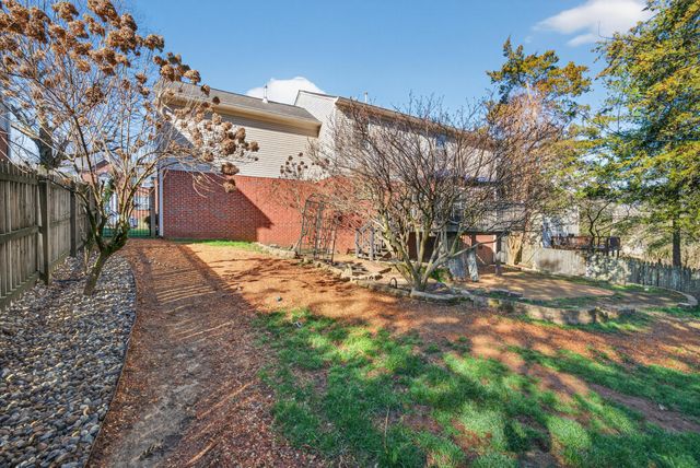 813 Chandler Grv, Hermitage, TN 37076