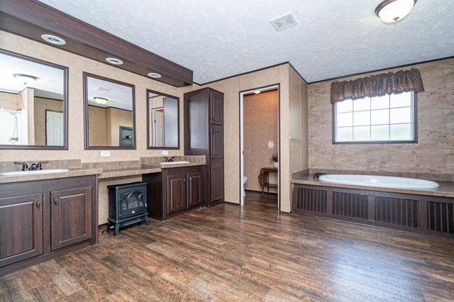 705 Horseshoe Ln, Arkadelphia, AR 71923