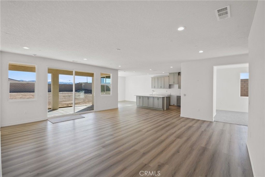 Image 3 of property listing at 7144 Farmdale Avenue, Hesperia, CA 92345