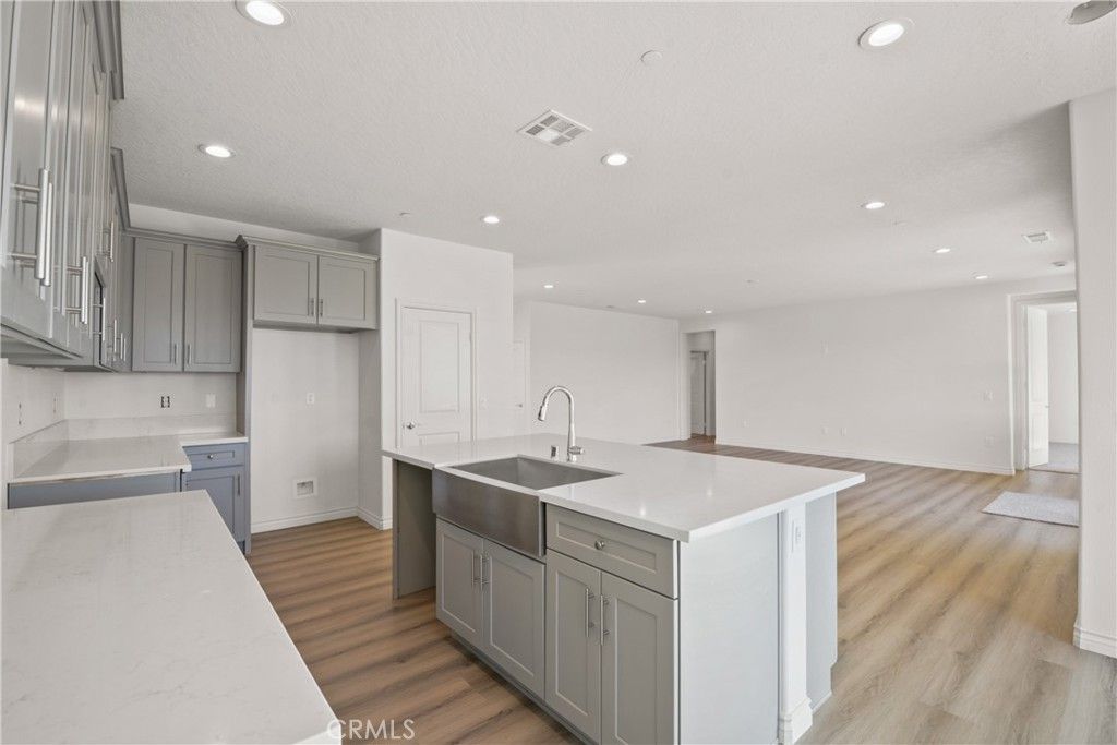 Image 4 of property listing at 7144 Farmdale Avenue, Hesperia, CA 92345