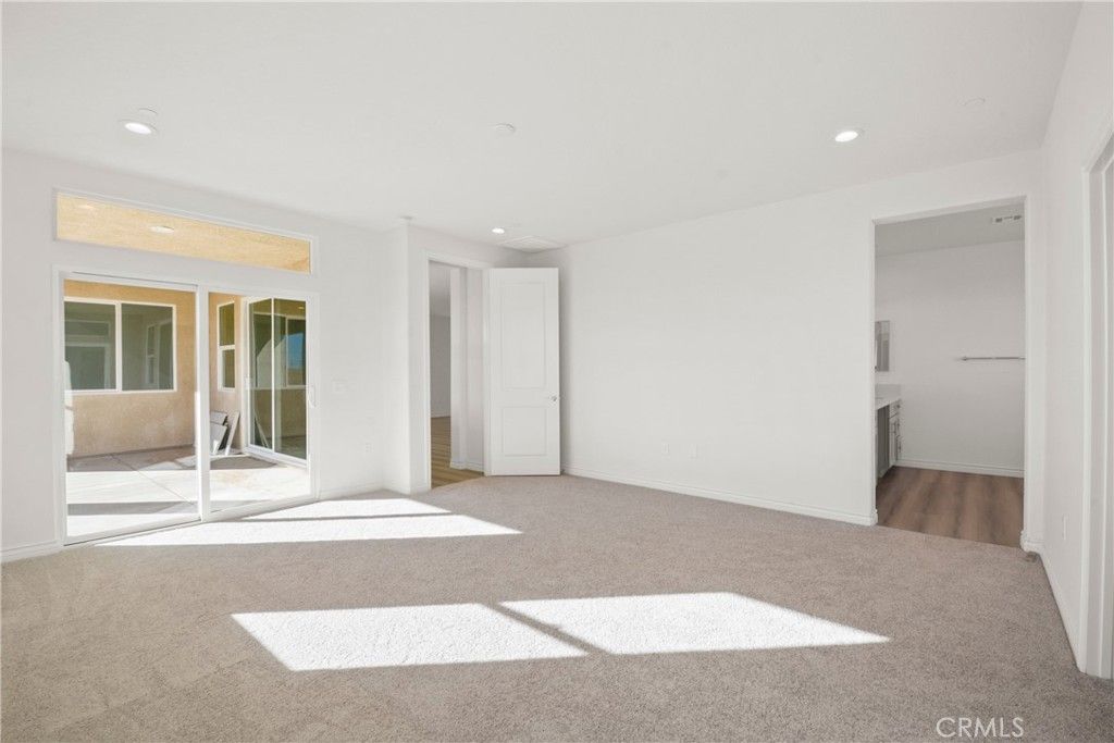 Image 5 of property listing at 7144 Farmdale Avenue, Hesperia, CA 92345