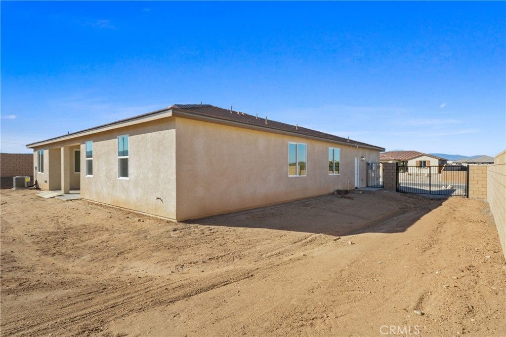 Image 7 of property listing at 7144 Farmdale Avenue, Hesperia, CA 92345