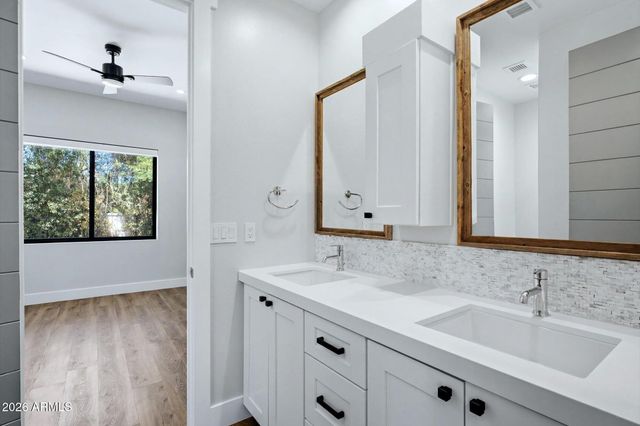 7130 E BELMONT Avenue, Paradise Valley, AZ 85253