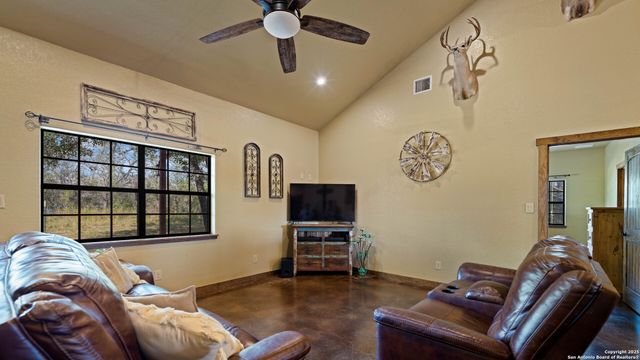 2992 County Road 7711, Devine, TX 78016