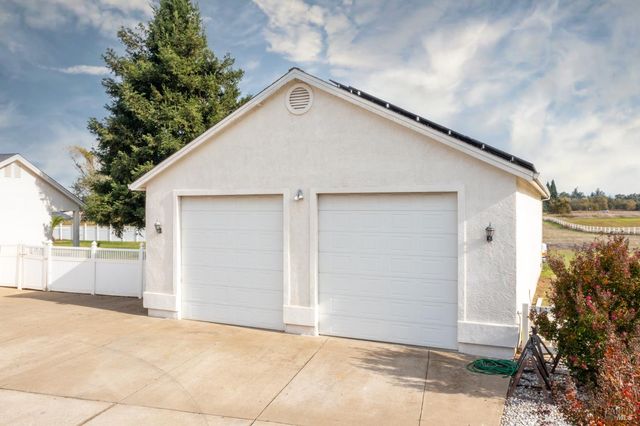 7605 Churn Creek Rd, Redding, CA 96002