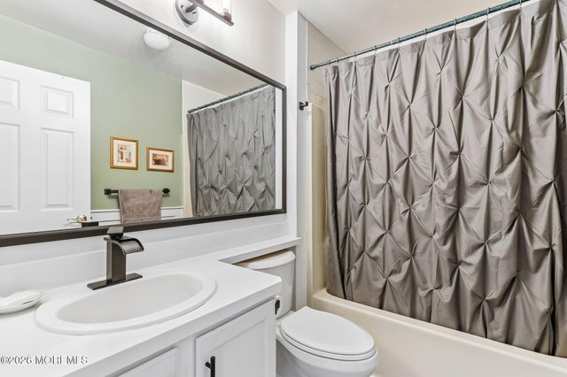 25 Longbrook Lane, Freehold, NJ 07728