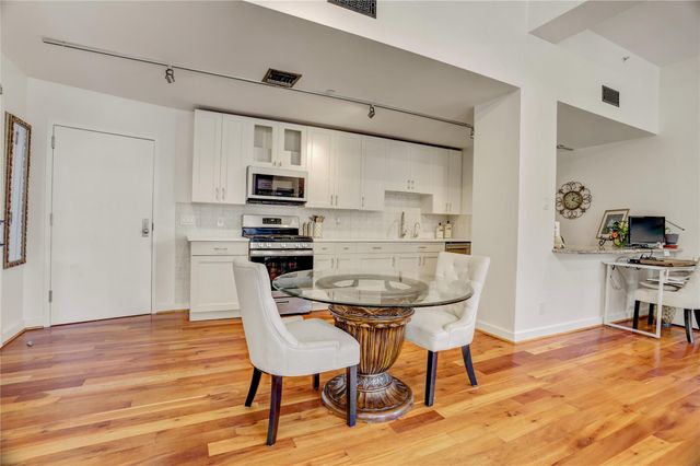 915 Franklin Street 8B, Houston, TX 77002