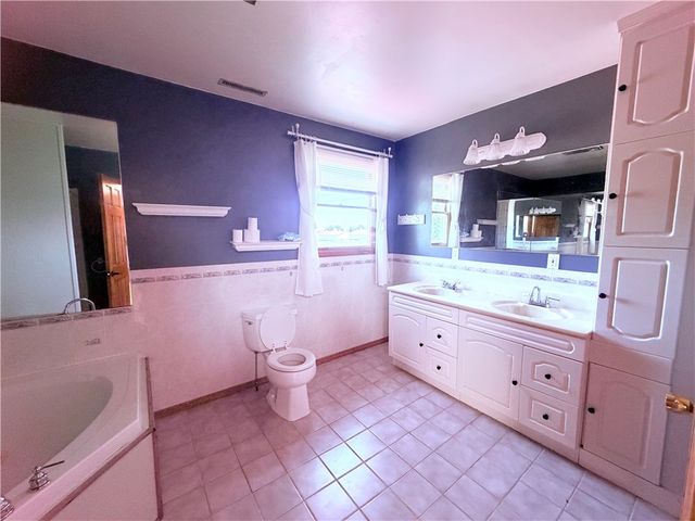 5945 Ward Road, Lewiston, NY 14132