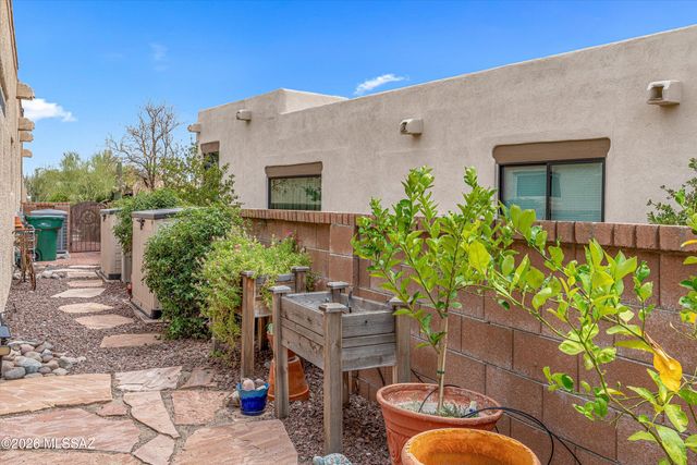 5555 N Crescent Ridge Drive, Tucson, AZ 85718
