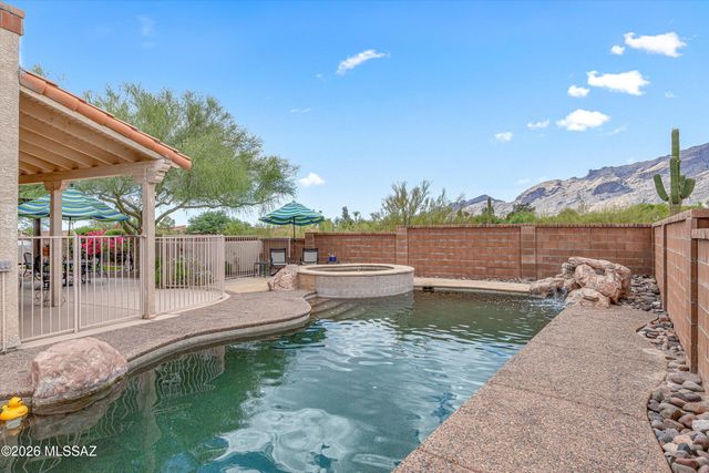 5555 N Crescent Ridge Drive, Tucson, AZ 85718