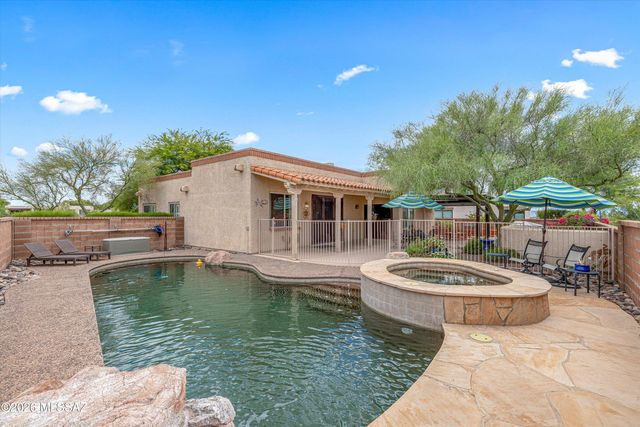5555 N Crescent Ridge Drive, Tucson, AZ 85718