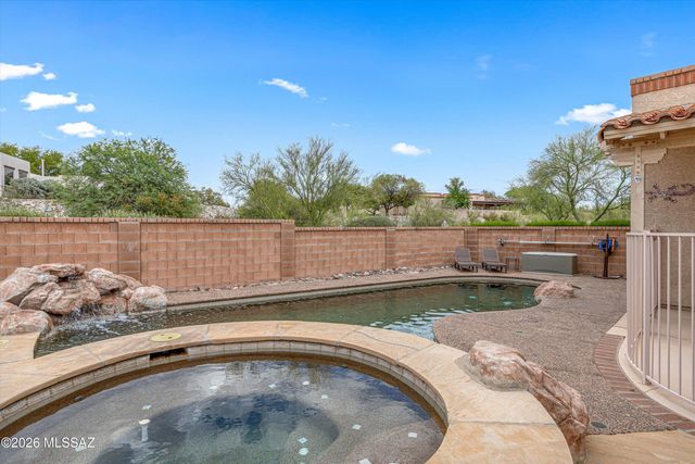 5555 N Crescent Ridge Drive, Tucson, AZ 85718