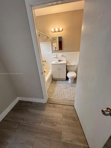 520 SW 4th St 11, Miami, FL 33130