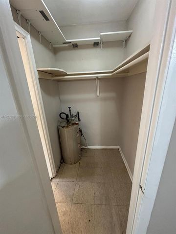 520 SW 4th St 11, Miami, FL 33130