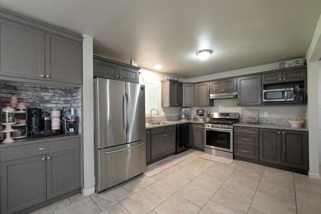 814 W Vassar Avenue, Fresno, CA 93705