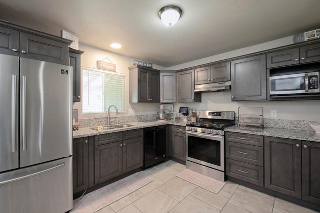 814 W Vassar Avenue, Fresno, CA 93705
