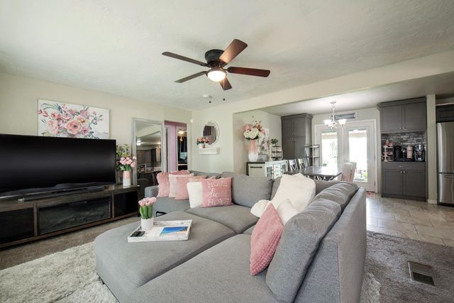 814 W Vassar Avenue, Fresno, CA 93705