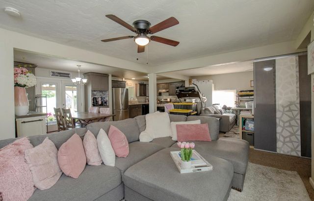 814 W Vassar Avenue, Fresno, CA 93705