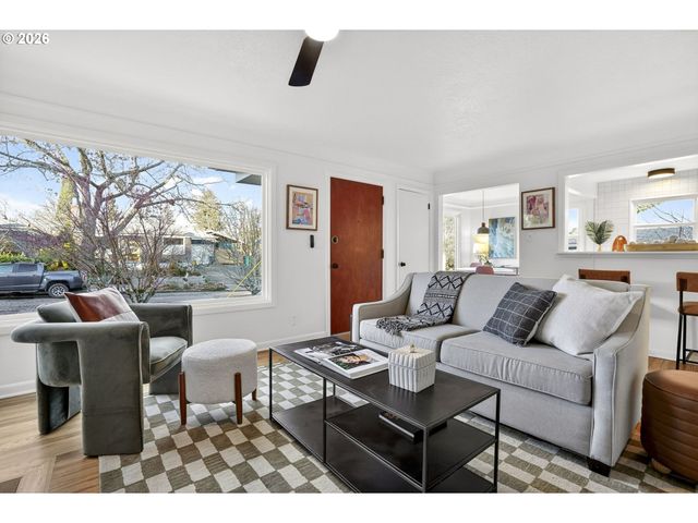 7618 Se CLAY St, Portland, OR 97215