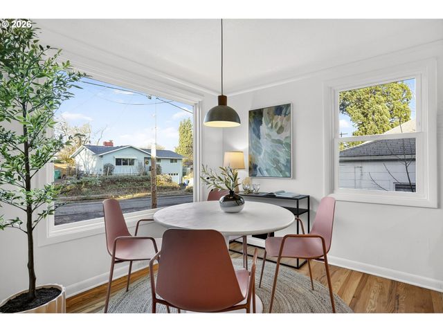 7618 Se CLAY St, Portland, OR 97215