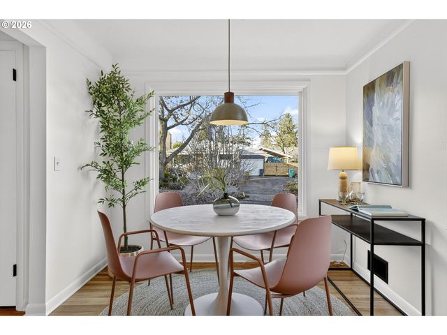 7618 Se CLAY St, Portland, OR 97215