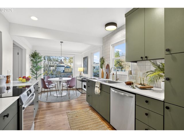 7618 Se CLAY St, Portland, OR 97215