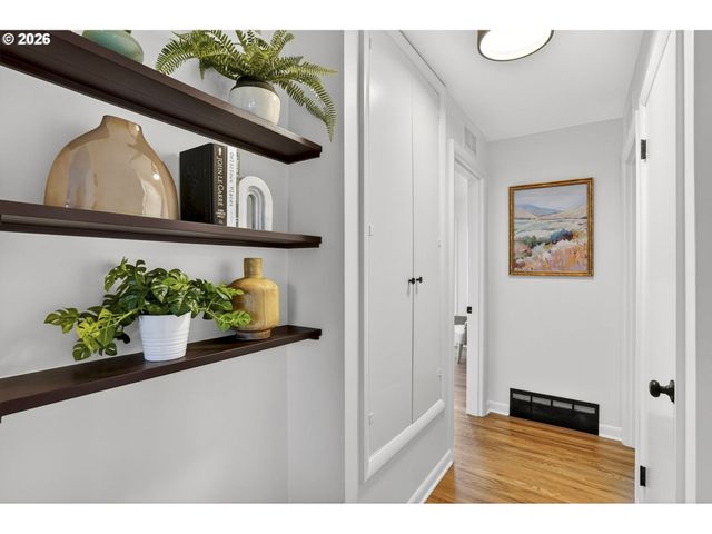 7618 Se CLAY St, Portland, OR 97215